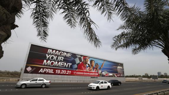 Un panneau publicitaire annonçant la tenue du Grand Prix de Bahreïn, le 9 avril 2013, dans les faubourgs de Manama, la capitale du pays.