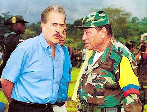 Le Président Pastrna et Marulanda (Tirofijo), lors des négociations de 1999 à 2003
