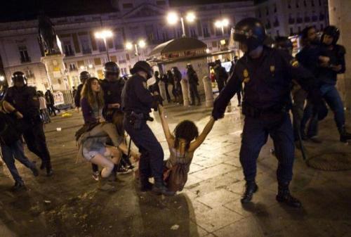 Répression policière Puerta del Sol nuit du 12 au 13 mai 2012